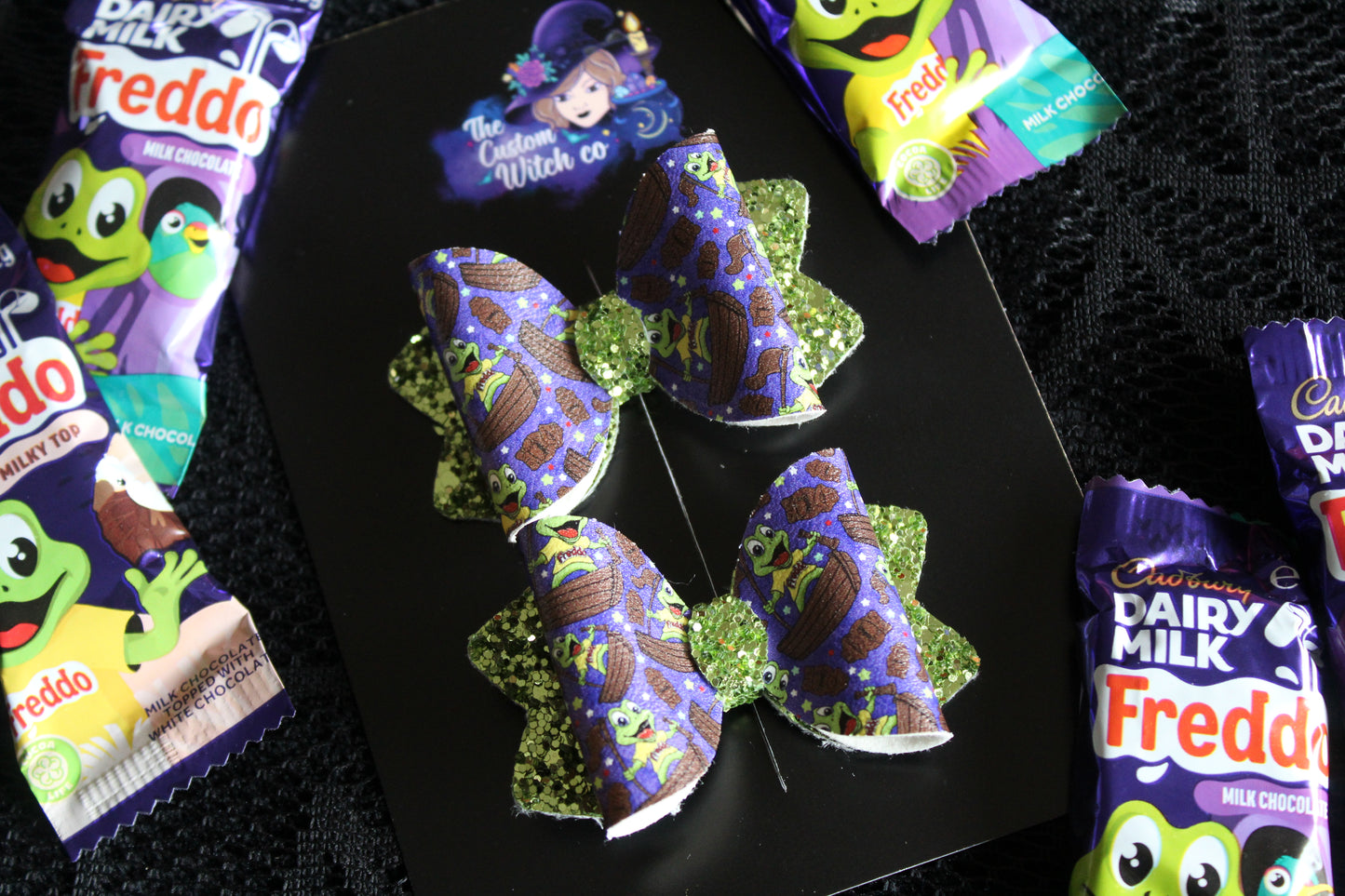 Chocolate Frog Bow Set