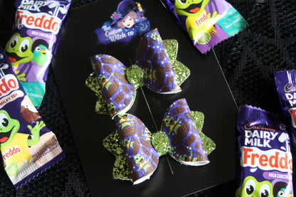 Chocolate Frog Bow Set